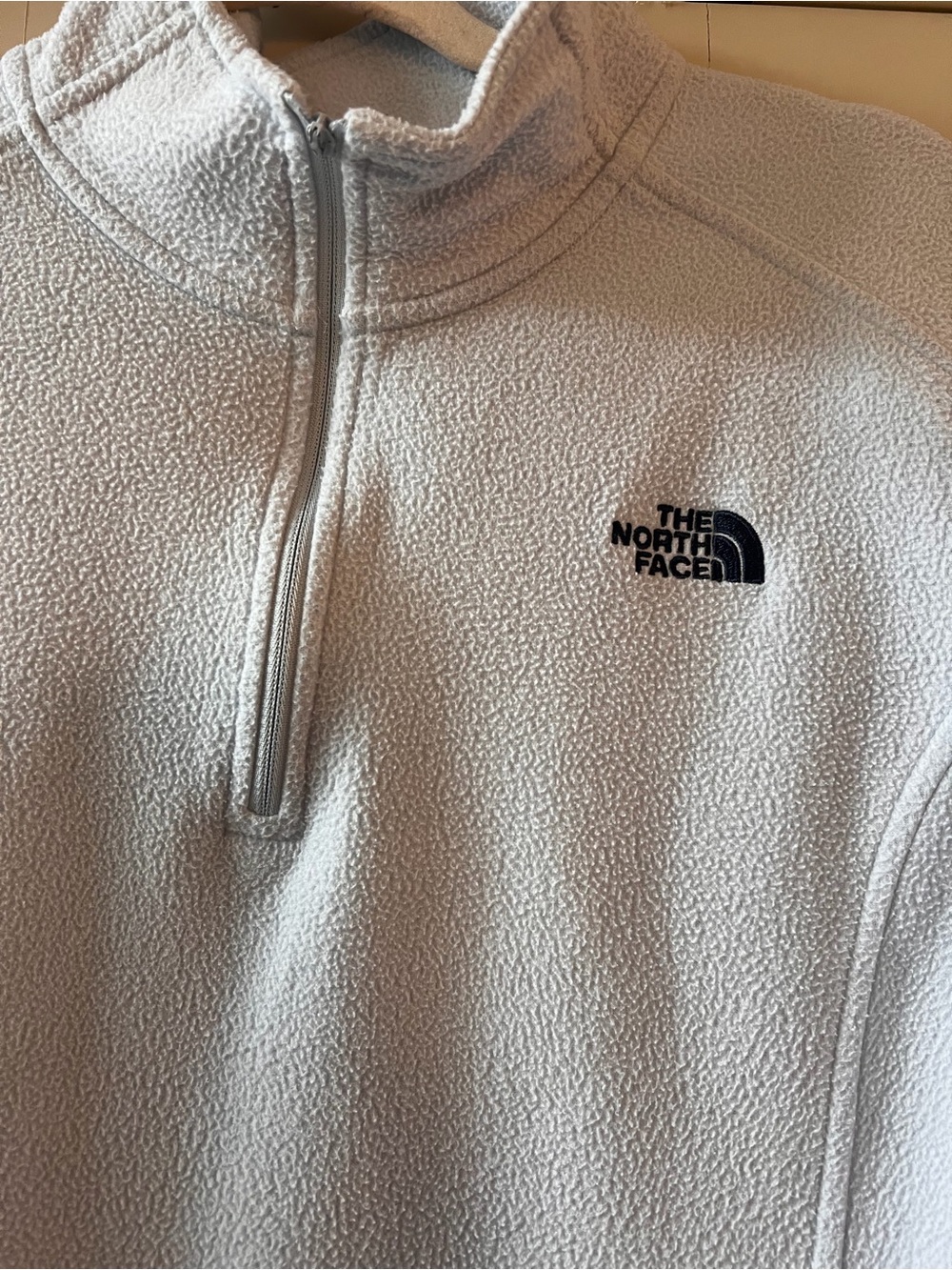The North Face Men's Light Gray Half-Zip Fleece Pullover - Picture 4 of 9